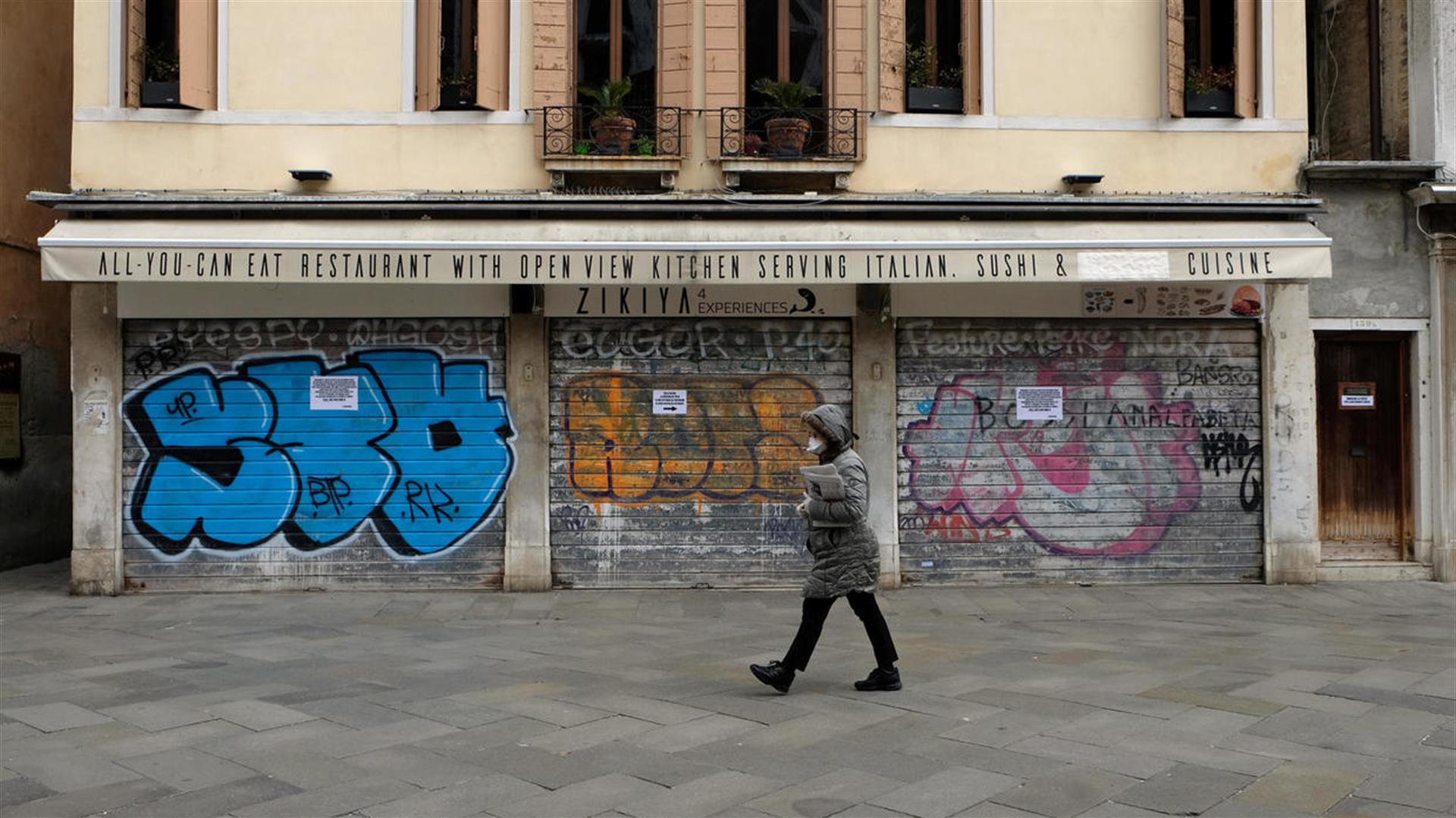 di Paul Thibaud*

Sembrerebbe che il confinamento offra uno spazio di tranquillità e tempo libero. Sento in realtà parlare di genitori che «tele-lavorano» e devono far fare ai figli i compiti. Ma che ne è degli altri, di quanti non hanno quegli obblighi e sono semplicemente liberati dai vincoli e dalle seccature inerenti alla vita sociale? Ne conosco che si occupano di lavori manuali, felici di approfittare di uno spazio di tempo supplementare. È un po’ il caso anche di quelli che possono ora «rileggere Proust» (tutti hanno ovviamente già letto Proust,