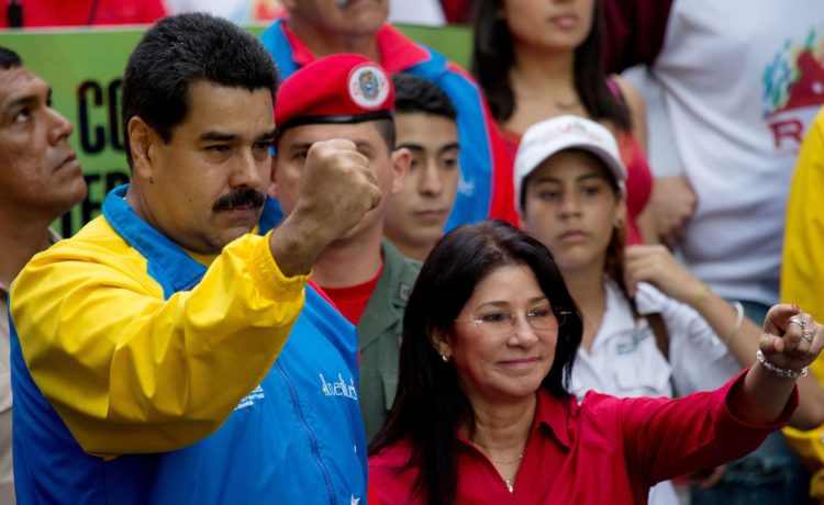 Il Venezuela muore, ma il narcotraffico vola. Su aerei “usa e getta”