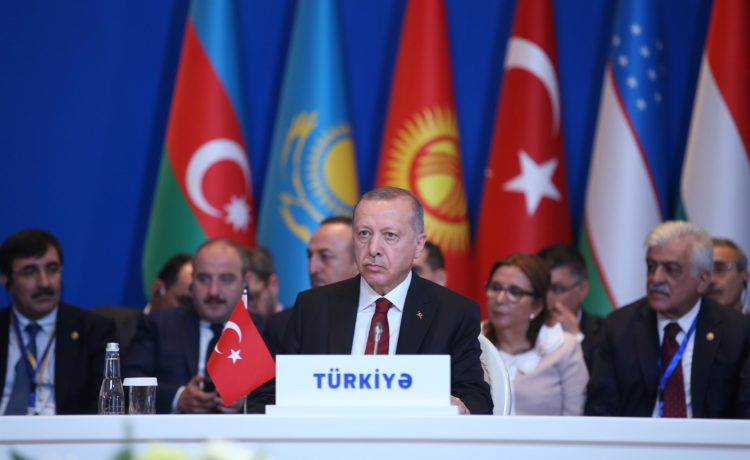 La Turchia in equilibrio tra democrazia e autoritarismo: un libro di Federico Donelli